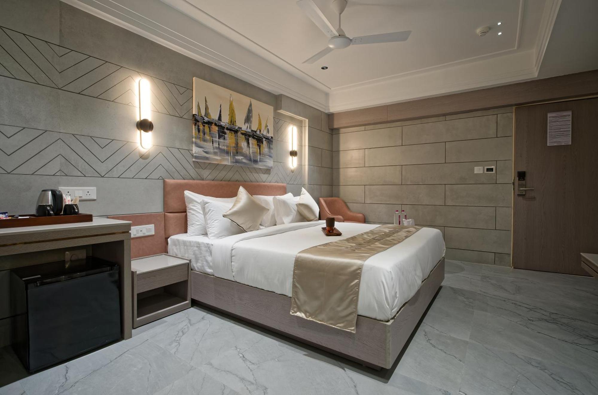 Hotel Golden Plaza Ahmedabad Exterior foto